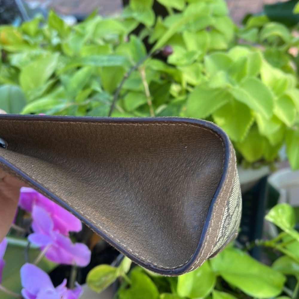(Reposhed from vik2018) Gucci Vintage GG Monogram Pouch. Used Condition - Picture 4 of 5